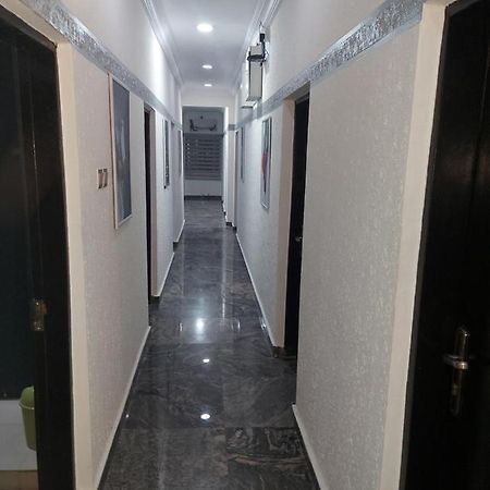 לגוס Rush Hotel & Apartments מראה חיצוני תמונה