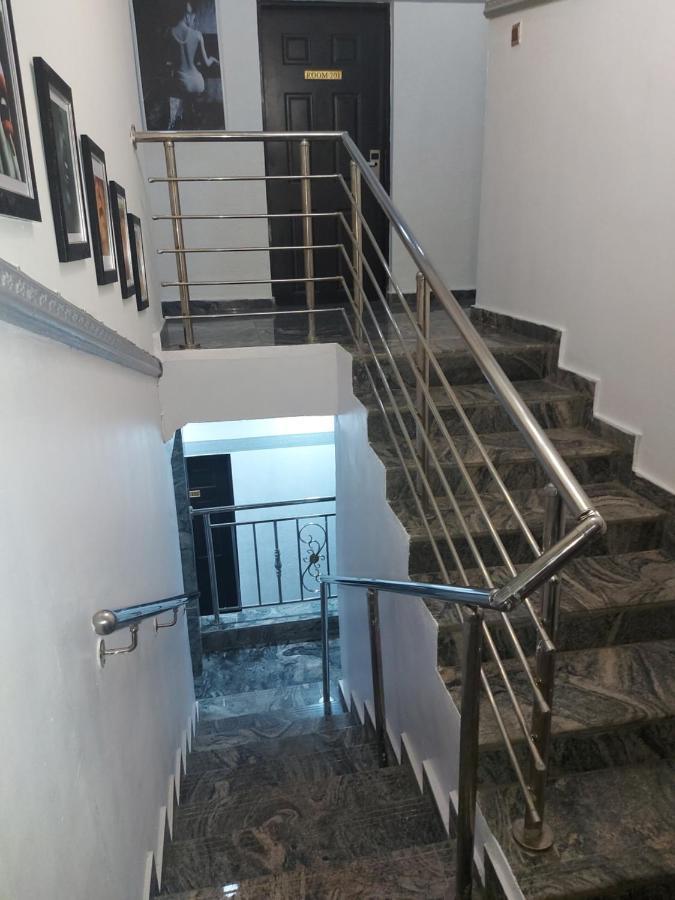 לגוס Rush Hotel & Apartments מראה חיצוני תמונה