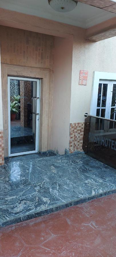 לגוס Rush Hotel & Apartments מראה חיצוני תמונה